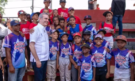 Abinader entrega cinco polideportivos y otras instalaciones en provincias Duarte y Sánchez Ramírez