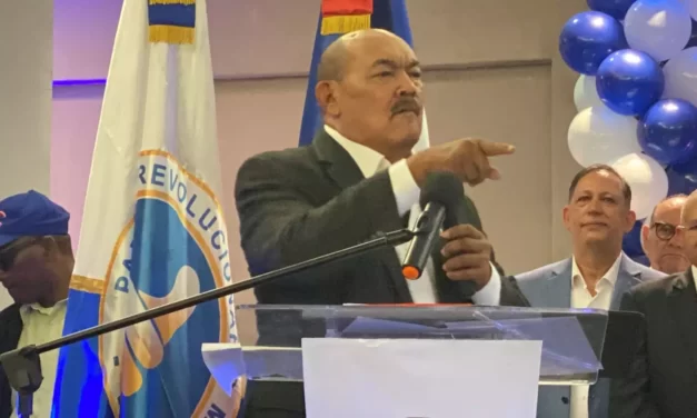 Alburquerque lanza su precandidatura presidencial; asegura ganará proceso interno