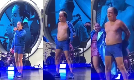 Cristian Castro se quita la ropa en escenario y canta en pantaloncillos