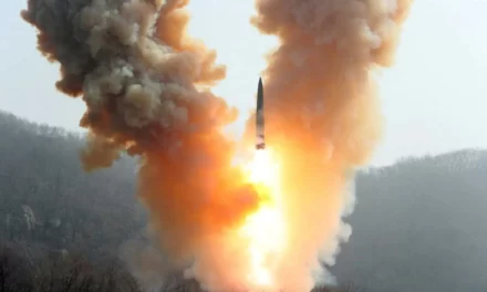 Pionyang lanza un misil de medio o largo alcance que activa alertas en Japón