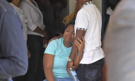 Consternación y dolor en Las Garitas de Samaná por muerte de dos niñas en accidente frente a escuela