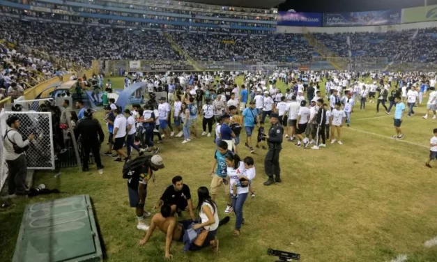 Tragedia en El Salvador: Al menos 12 muertos y cerca de 100 heridos tras estampida en partido de fútbol