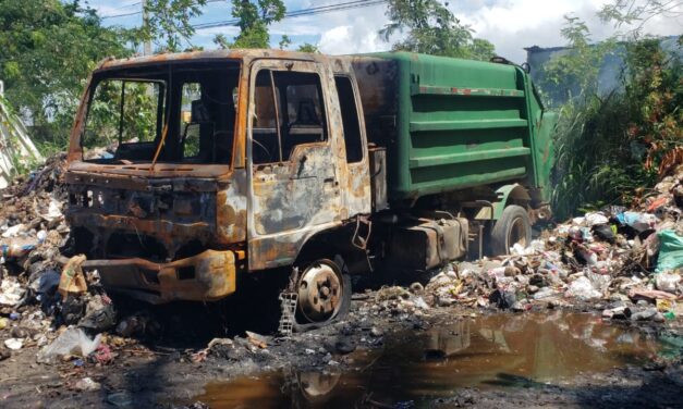 BOCA CHICA: Incendian dos camiones compactadores del Ayuntamiento