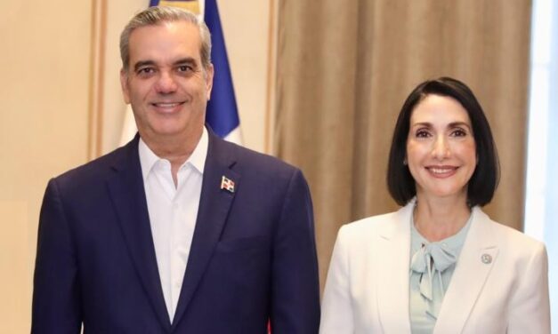 Presidente dominicano y esposa viajarán hoy a Londres, Inglaterra