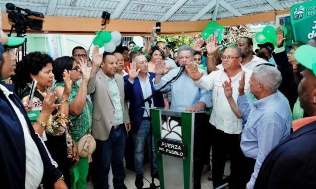 Leonel dice actual gobierno sólo «da picazos y no construye nada»