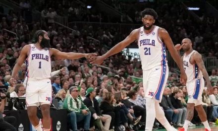 Los Sixers vencen a Celtics y lideran serie 3-2