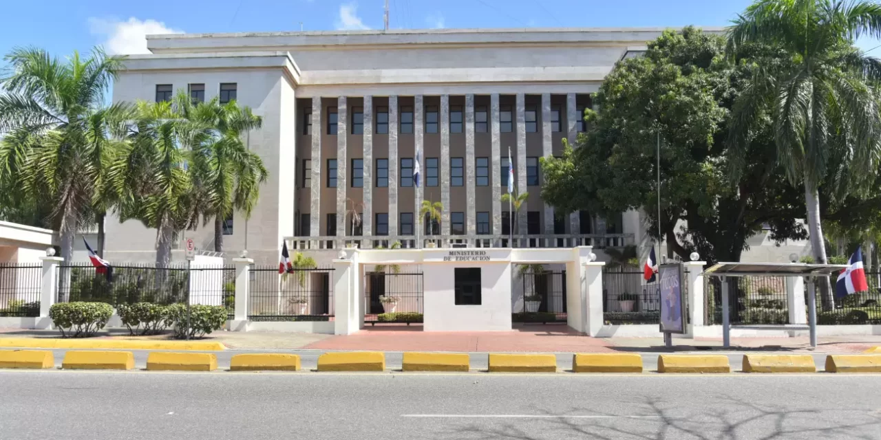 Minerd anuncia está abierta convocatoria Concurso de Oposición Docente Focalizado