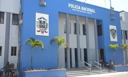 Policía persigue joven que agredió a estudiante en centro educativo SPM