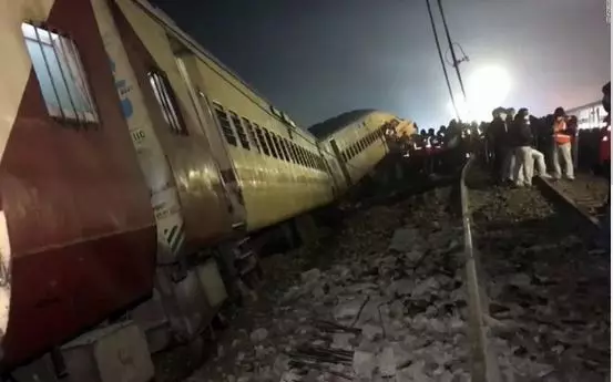 Se elevan a 233 los muertos y a 900 los heridos tras choque entre trenes en la India