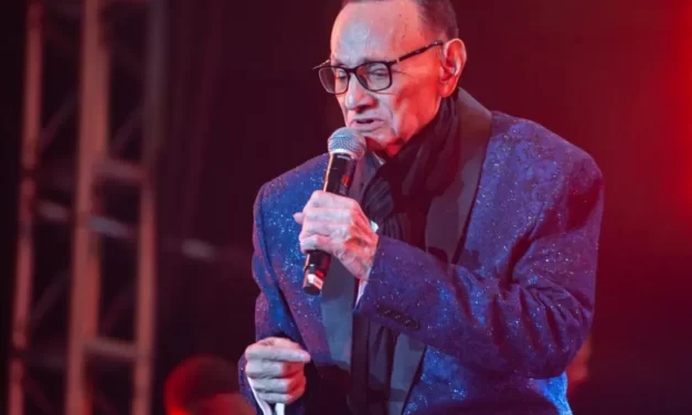 Arropado en aplausos Luis Segura le pone fin a 61 años de carrera