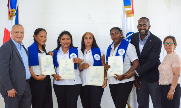 DGDC GRADÚA 250 PERSONAS EN DIFERENTES CURSOS TÉCNICOS EN LA PROVINCIA MARÍA TRINIDAD SÁNCHEZ