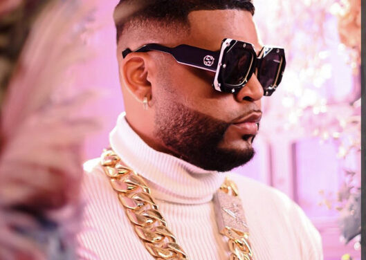 El Mayor Clásico es atacado por su esposa con un arma blanca