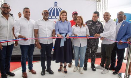 Vicepresidenta inaugura Centro Tecnológico La Moneda, un destacamento policial y una cancha de baloncesto y voleibol en Los Tres Brazos