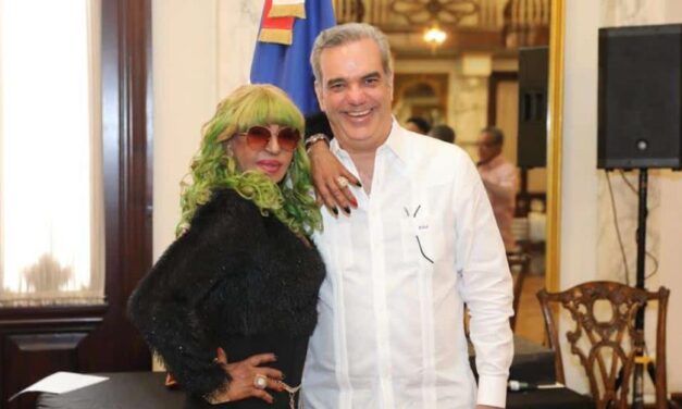 Homenaje a la tradición, presidente Abinader otorga Medalla al Mérito Civil a ocho músicos típicos