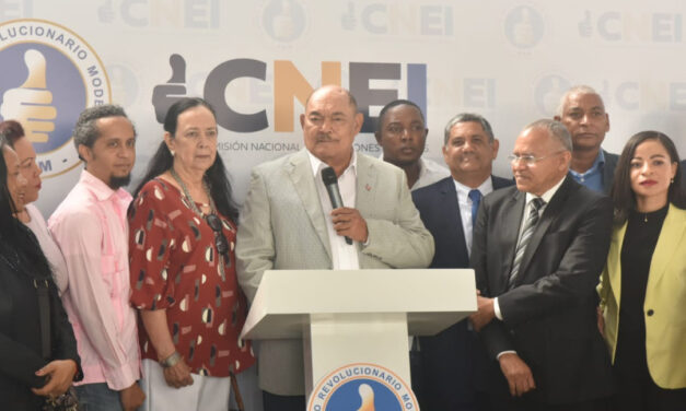 Ramón Alburquerque inscribe candidatura presidencial en el PRM