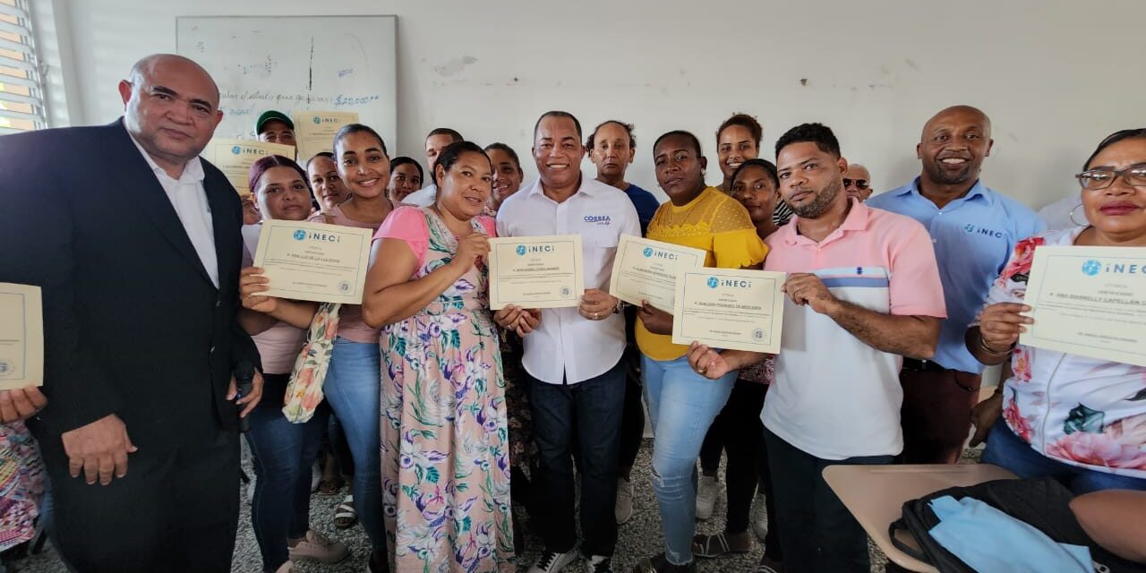 Freddy Correa, patrocina curso taller a 320 postulantes al Concurso de Oposición para Docentes