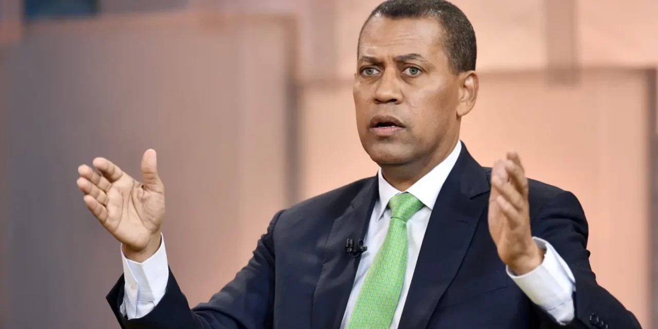 Guido inscribe candidatura presidencial; aboga por reducción brecha pobreza