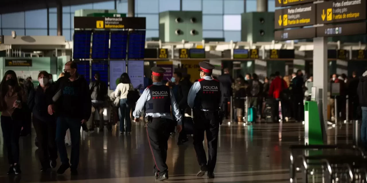 Roban a turistas rusos un bolso con más de 8,5 millones de euros en aeropuerto Barcelona
