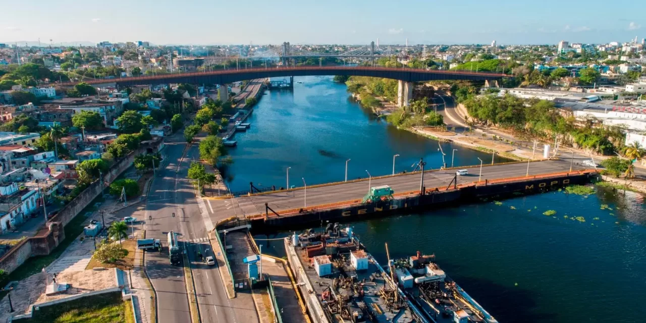 Obras Públicas cerrará este sábado el Puente Flotante por una hora