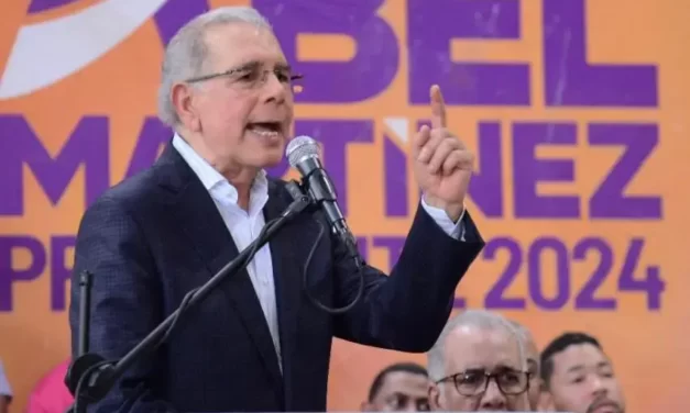 Danilo Medina llama a votar morado en las próximas elecciones