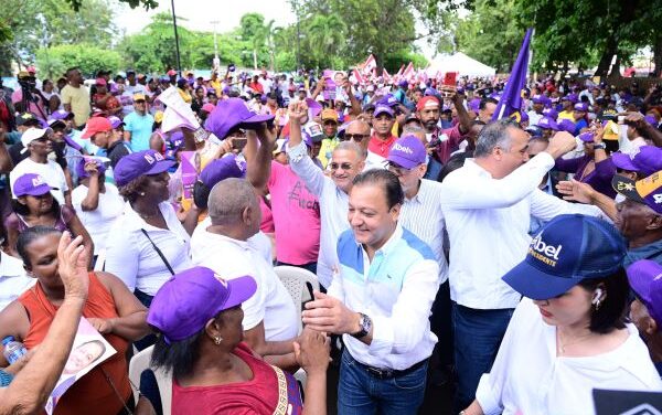 Martínez pide Abinader explique por qué el pueblo «pasa hambre»