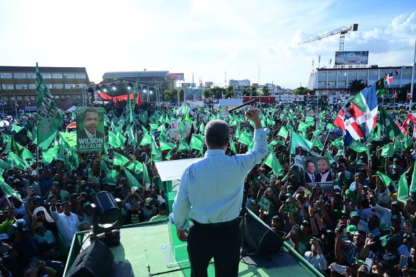 Leonel depositará hoy en JCE el padrón de miembros de la FP