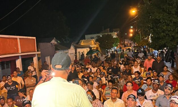 EN PUEBLO NUEVO “CHAPEO BAJITO” CON LA AVALANCHA BARRIAL LUÍS Y JUNIOR 4 MÁS