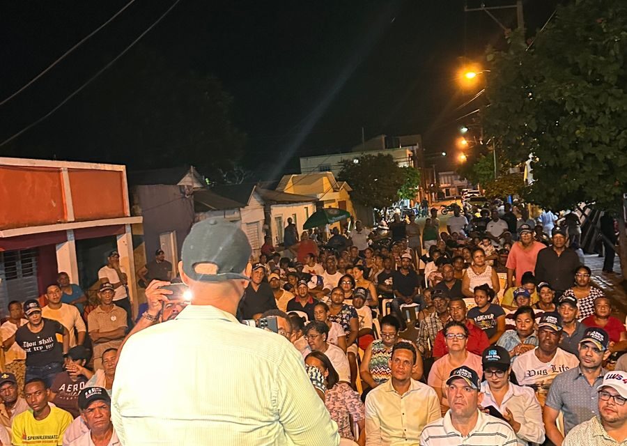 EN PUEBLO NUEVO “CHAPEO BAJITO” CON LA AVALANCHA BARRIAL LUÍS Y JUNIOR 4 MÁS