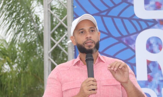 ALCALDE JUNIOR PERALTA APERTURA EN NAGUA LA RUTA DEL ARTE CARIBEÑO