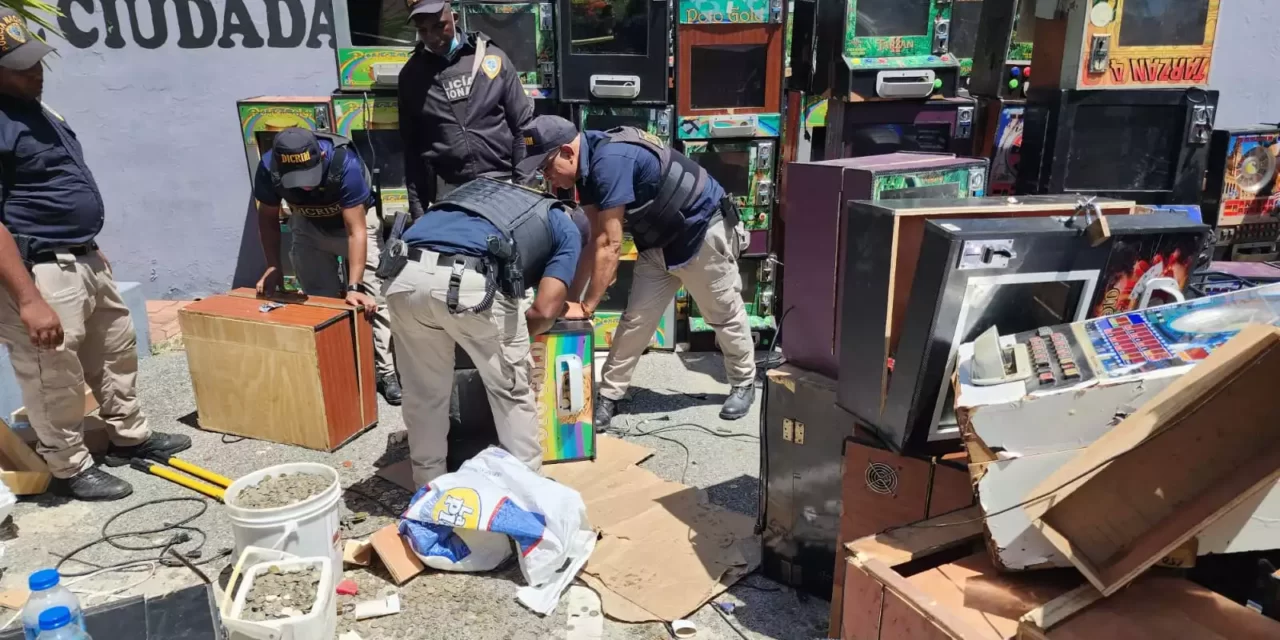 Ocupan 137 máquinas tragamonedas; desmantelan 10 puntos de venta de drogas
