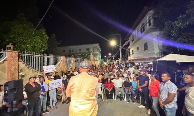 AVALANCHA DESCOMUNAL EN SOLDADO ARRIBA PIEDIENDO CUATRO AÑOS MÁS PARA LUÍS ABINADER.