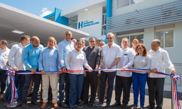 Presidente Abinader inaugura varias carreteras y hospitales en María Trinidad Sánchez y Espaillat