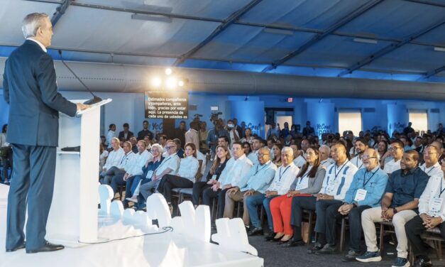 Abinader llama candidatos PRM dar ejemplo con la transparencia