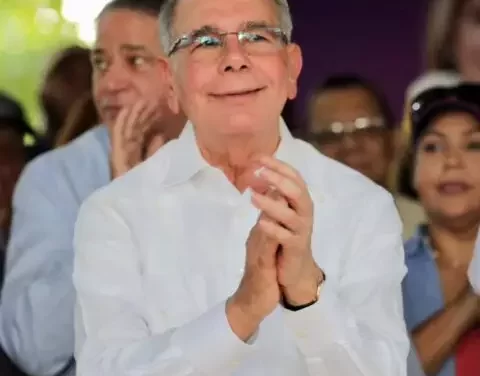 Danilo califica como “maldita maldición” plantas de producción cerradas