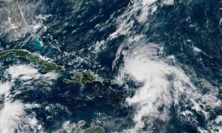 El huracán Tammy se aleja del Caribe y dirige hacia el norte sin nuevas amenazas en tierra