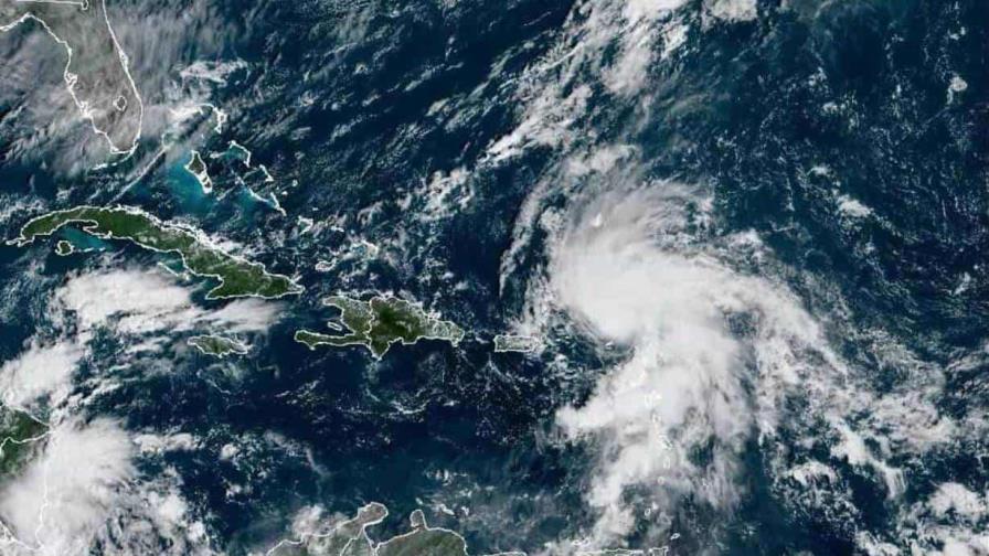 El huracán Tammy se aleja del Caribe y dirige hacia el norte sin nuevas amenazas en tierra