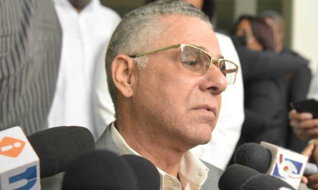 Manuel Jiménez todavía no reacciona a su derrota en las primarias del PRM