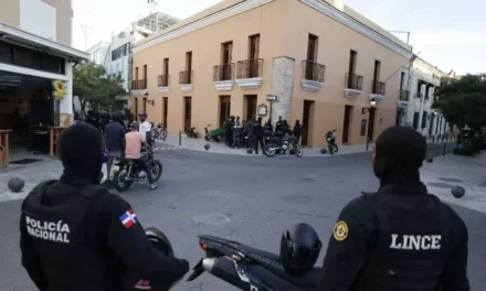 Policía despliega grupos especiales en Zona Colonial tras caos por fiesta