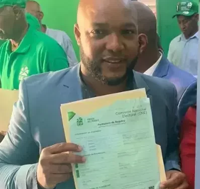 Candidato a senador FP declina aspiración