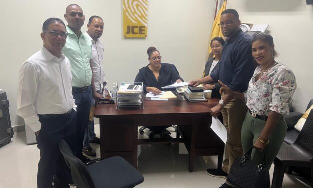 PARTIDO REVOLUCIONARIO DOMINICANO (PRD) PRESENTA BOLETA CON CANDIDATOS A REGIDORES EN NAGUA.
