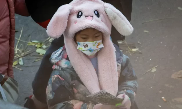 China notifica a OMS que brote de infecciones respiratorias es por «patógenos conocidos»