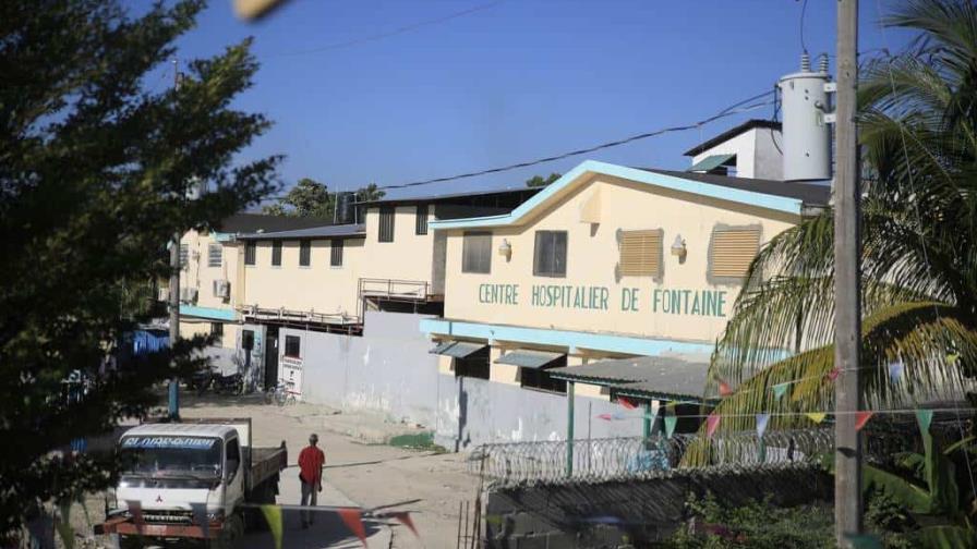 Haití: policía rescata a mujeres y niños después de que pandilleros rodearan un hospital