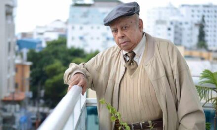 ADOPAE destaca la prolífica trayectoria del escritor Manuel Mora Serrano