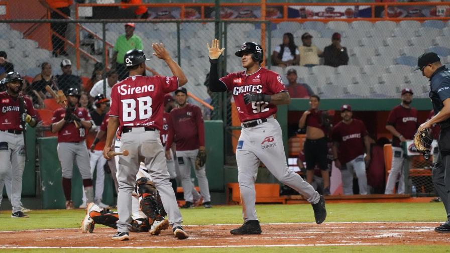 Los Gigantes maltratan a los Toros y se alejan en la cima