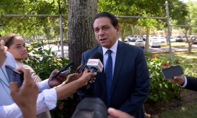 Ministro de Salud llama a pobladores de Barahona a no consumir agua directa de los ríos ante brote diarreico