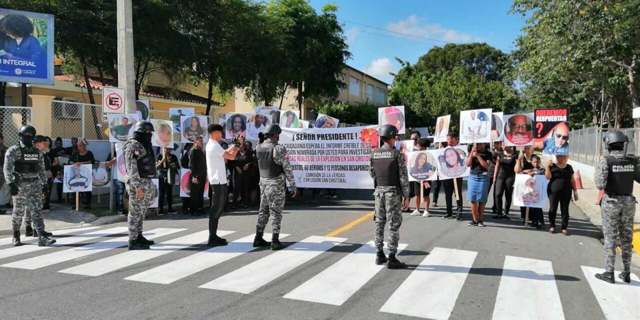 Protestan familiares de víctimas de explosión en San Cristóbal