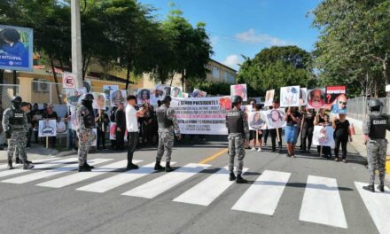 Protestan familiares de víctimas de explosión en San Cristóbal