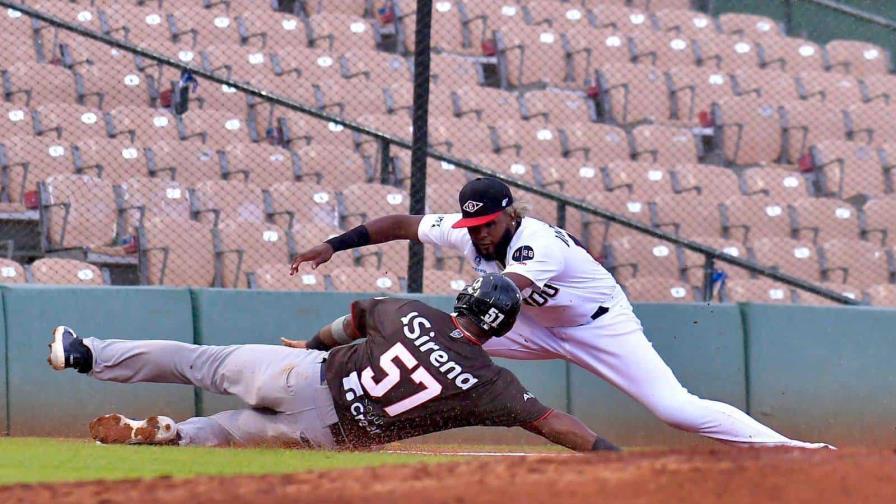 Leury García sigue con el bate caliente y los Gigantes vencen a los Leones en el Quisqueya