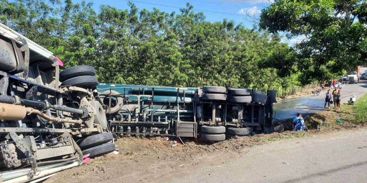 Al menos 14 personas resultan heridas en accidente de tránsito múltiple en la autopista Duarte