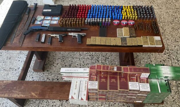 Policía Nacional incautó mediante allanamientos armas blancas, de fuego y cigarrillos